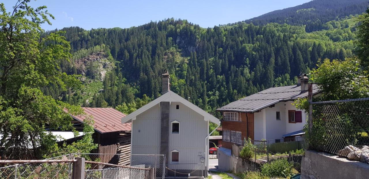 Casa Cuschina - Mit Sauna In Der Schoenen Surselva Dardin Luaran gambar